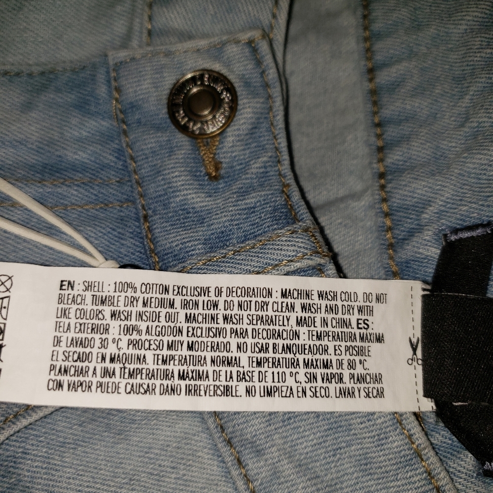 Light Blue Wash & White - •F21• | Rawhem Shorts - Picture 3 of 8